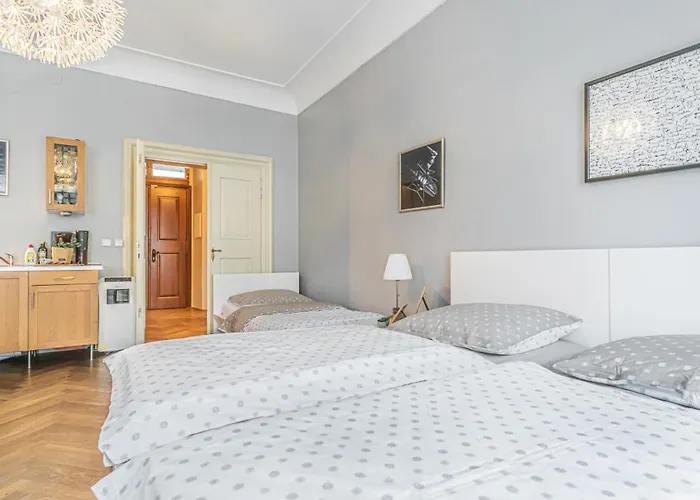 Karmelitska 2 Luxury 1B Apartment